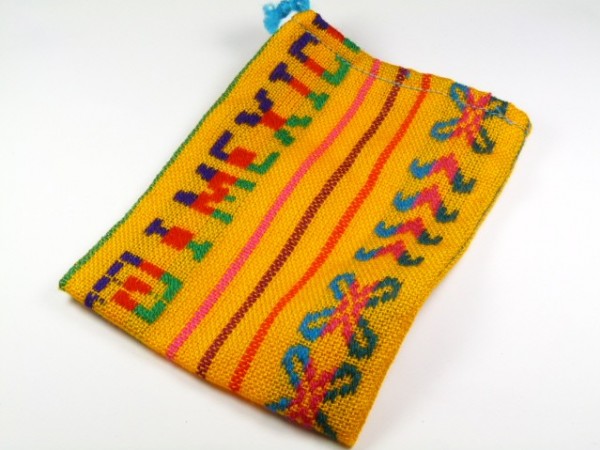 Żółta, tkana saszetka z napisem "MEXICO" i kolorowymi wzorami ludowymi.