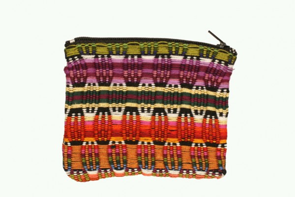 Mała kolorowa torebka z materiału z etnicznym wzorem, zapinana na zamek.