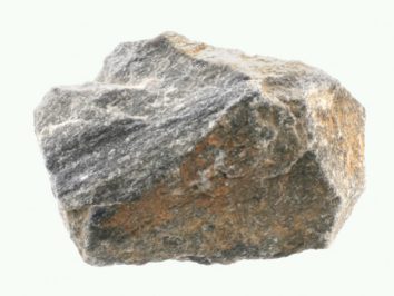 Awenturyn niebieski - kamień naturalny, surowy, nieszlifowany. Szary kamień o nieregularnym kształcie na białym tle.