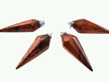 Cztery czerwono-czarne, szpiczaste wisiorki z kamienia ułożone na jasnym tle.