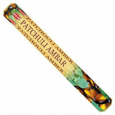 Pudełko kadzidełek HEM Patchouli Amber na białym tle.