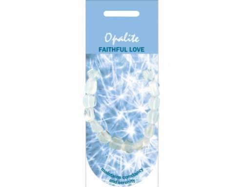 Bransoletka z opalitu na tle niebieskim z napisem „Faithful Love”.