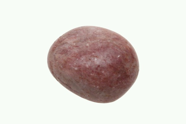 Gładki, różowy kamień owalny na jasnym tle.