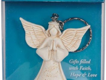 Breloczek w kształcie anioła stróża w opakowaniu z napisem "Guardian Angel".