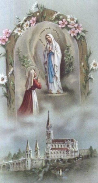 Dziewczynka modli się przed objawieniem Matki Boskiej; poniżej widoczna bazylika w Lourdes.
