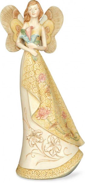 Figura anioła w długiej sukni, trzymająca bukiet kwiatów, ozdobiona delikatnym wzorem.