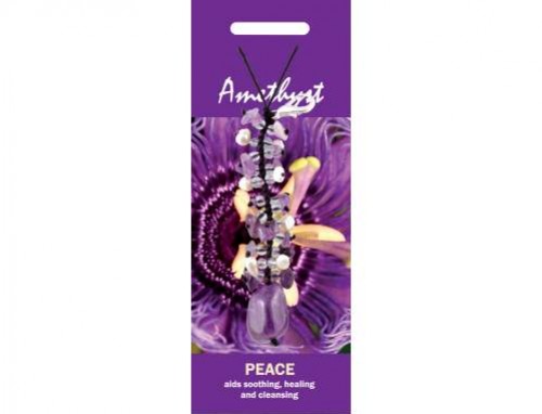 Naszyjnik z ametystem na fioletowym tle z napisem „PEACE” oraz motywem kwiatu.
