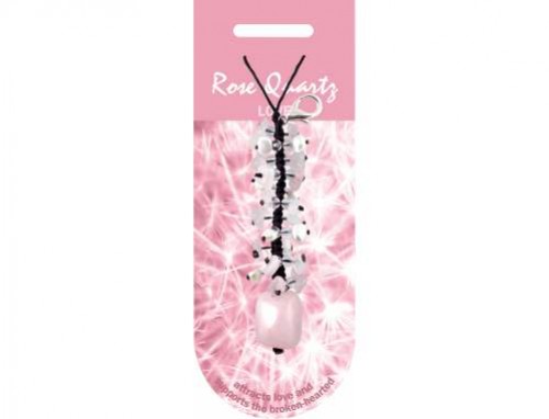 Wisiorek z różowego kwarcu na różowym tle z napisem "Rose Quartz".