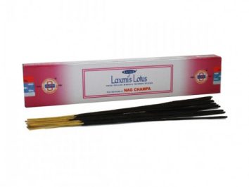 Patyczki zapachowe Laxmi’s Lotus Nag Champa przed opakowaniem.