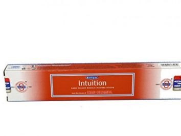 Opakowanie kadzidełek Satya Intuition na białym tle.