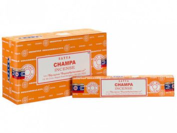 Pomarańczowe pudełko i opakowanie kadzidełek Satya Champa Incense.