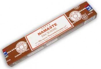 Brązowe opakowanie kadzidełek Satya Namaste Incense.