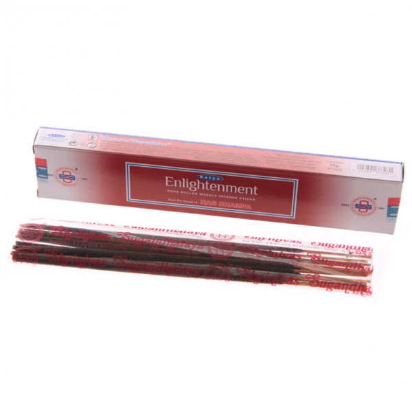 Pudełko kadzidełek Satya Enlightenment i kilka patyczków kadzidełek w opakowaniu.