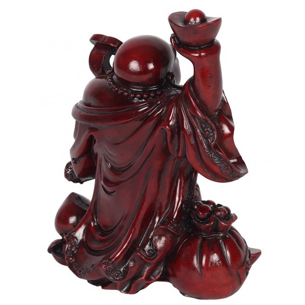 Czerwona figurka Buddy siedząca tyłem, trzymająca podniesioną misę w prawej ręce.