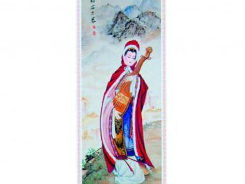 Tradycyjny chiński zwój z malowidłem kobiety grającej na lutni na tle gór.