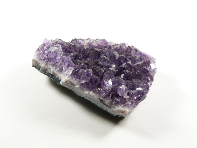 Ametyst surowy – naturalny fioletowy kryształ spokoju i intuicji