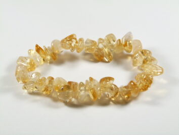 Bransoletka z cytrynu na gumce z grubszych kamyczków