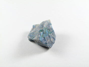 pojedynczy, naturalny kamień chryzokoli, nieoszlifowany, kolor niebieskawy