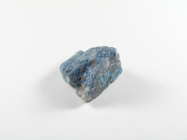 niebieskawy kamień naturalny chryzokola, mały do ręki, surowy