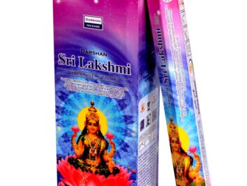 Fioletowe opakowanie kadzidełek Sri Lakshmi z wizerunkiem hinduskiej bogini siedzącej na lotosie.