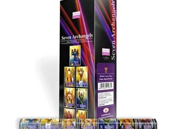 Kadzidełka Siedmiu Archaniołów w ciemnym opakowaniu zbiorczym Seven Archangels. Pudełko i opakowanie kadzidełek Seven Archangels z kolorowymi grafikami archaniołów.