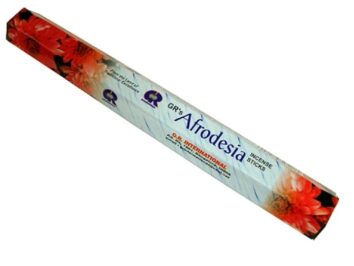 Pudełko kadzidełek Afrodesia z czerwonymi kwiatami na białym tle.