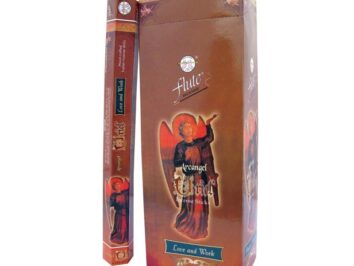 Brązowe opakowanie kadzidełek z wizerunkiem archanioła i napisem "Love and Work".