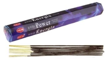 Fioletowe opakowanie i patyczki zapachowe do kadzidełek marki HEM Divine Power Energia.