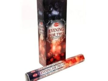 Opakowanie i tubka kadzidełek HEM Evening For Two na białym tle.