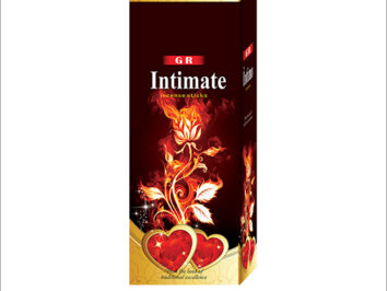 Czerwone opakowanie kadzidełek GR Intimate z motywem płonących serc i kwiatów.