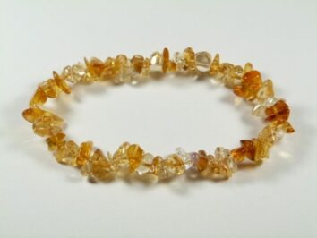 Bransoletka z cytrynu z małych kamyczków na gumce