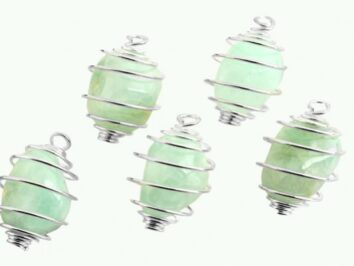 Prenit szlifowany w spirali -wisiorek z prenitu na sznureczku