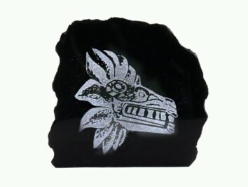 figurka z kamienia quetzalcoatl