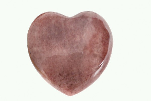 Serce mika czerwona szlifowana. Różowy kamień w kształcie serca na białym tle.