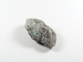 surowy kamień szmaragd