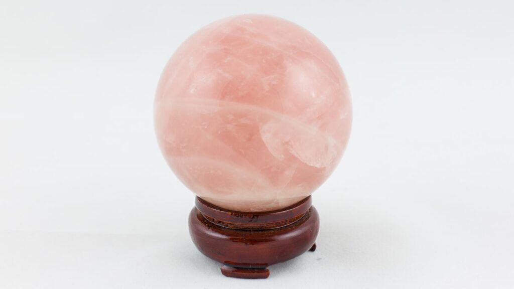 Kula z kwarcu różowego - symbol uzdrowienia