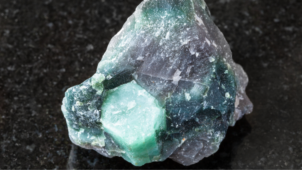 Beryl - kamień wzmacniający intuicję i odporność