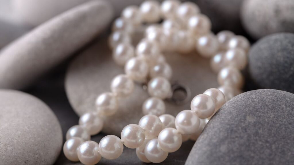 Lew - Naszyjnik z pereł