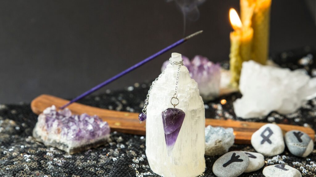 Oczyszczanie kamieni pozwala utrzymać ich energię