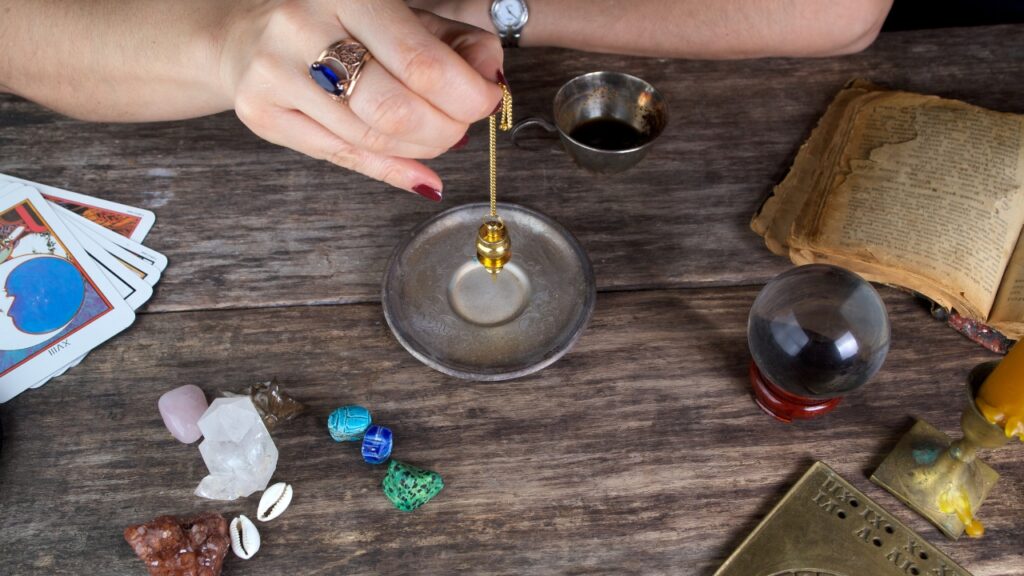 Używanie wahadełka wymaga skupienia