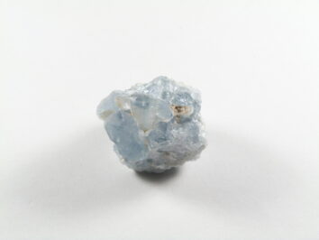 kamień celestyn naturalny, bez oszlifowania, kolor błękitny i trochę białawy, jest to kryształ