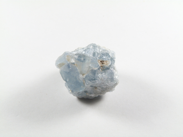 kamień celestyn naturalny, bez oszlifowania, kolor błękitny i trochę białawy, jest to kryształ