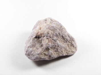 dość duży kamień lepidolit naturalny, surowy, nieszlifowany, kolor liliowo-fioletowy, delikatne błyszczące punkciki