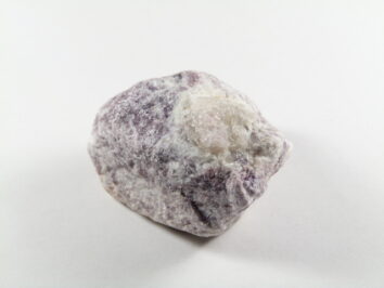 kamień lepidolit, surowy, naturalny, nieszlifowany, kolor liliowo-fioletowy i biały, bardzo ładny okaz