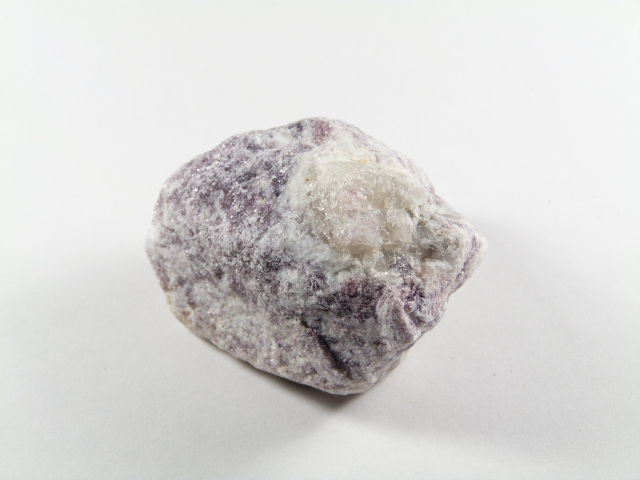 kamień lepidolit, surowy, naturalny, nieszlifowany, kolor liliowo-fioletowy i biały, bardzo ładny okaz