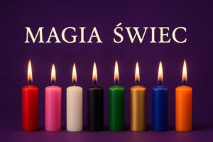Rząd kolorowych świec na fioletowym tle z napisem „Magia świec”, symbolizujących znaczenie barw w rytuałach.