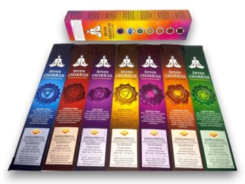 Kadzidełka 7 Czakr w zestawie siedmiu kolorowych opakowań. Zestaw siedmiu kolorowych opakowań kadzidełek, każde symbolizuje inną czakrę.