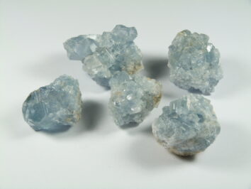 Celestyn naturalny surowa niebieska bryłka