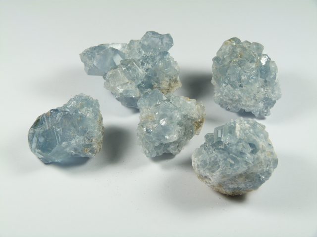 Celestyn naturalny surowa niebieska bryłka