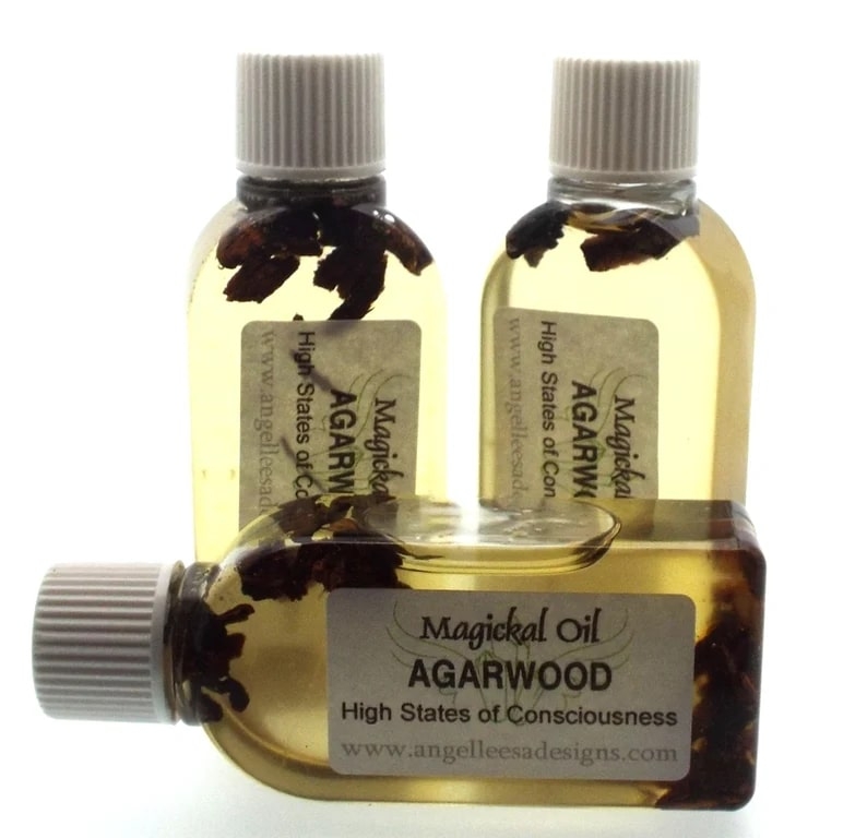 Magiczny olejek Agarwood w butelce 25 ml